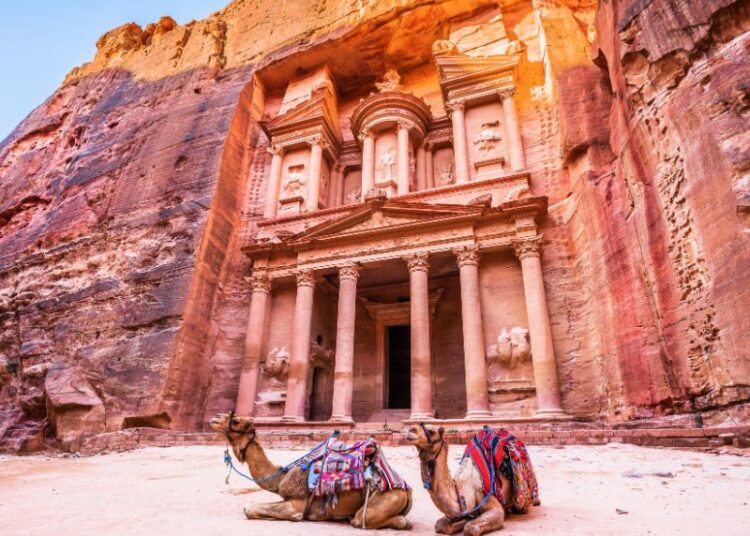 Petra in Jordanien - berühmte archäologische Stätte in der südwestlichen jordanischen Wüste
