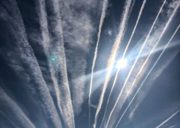 Chemtrails Verschwörungstheorien und Mythen – Kondensstreifen am Himmel – werden wir manipuliert?