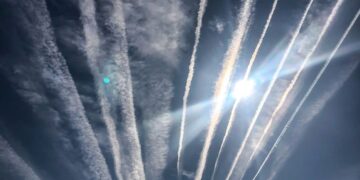 Chemtrails Verschwörungstheorien und Mythen – Kondensstreifen am Himmel – werden wir manipuliert?