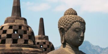 Der Borobudur-Tempel: Ein monumentales Rätsel inmitten von Dschungel und Vulkanen